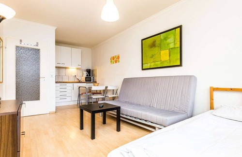 Ostheim Apartment | K03 Fitter's apartment near Cologne exhibition center with balcony and free WiFi