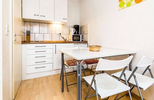 Ostheim Apartment | K03 Fitter's apartment near Cologne exhibition center with balcony and free WiFi