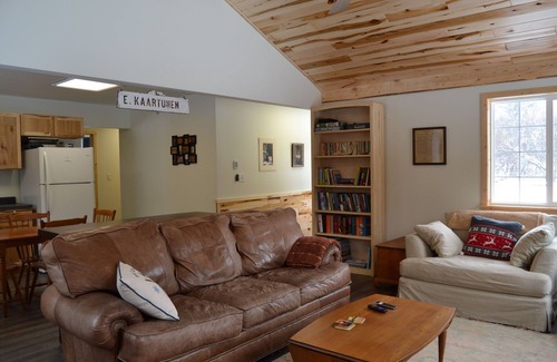 Ironwood Cottage | Kaartunen Kottage ABR XC Ski/Snowshoe In/Out directly from your porch!