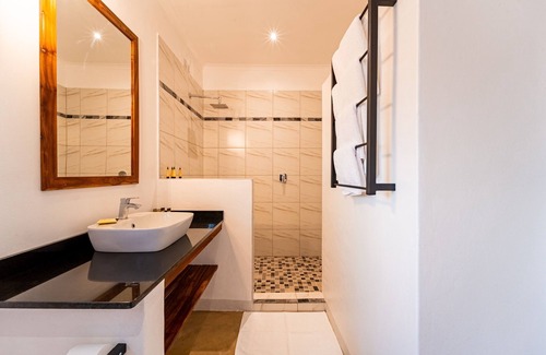 Victoria Falls Cabin | Kabakwe Guest Lodge