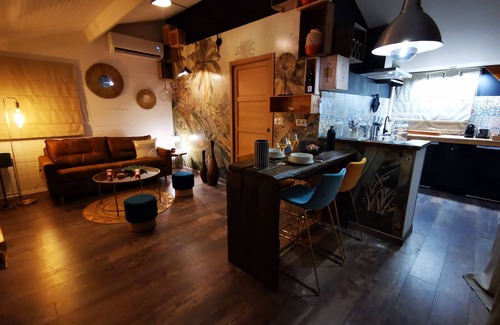 Muizon House | KÄBANE 85, Lodge with waterfront spa