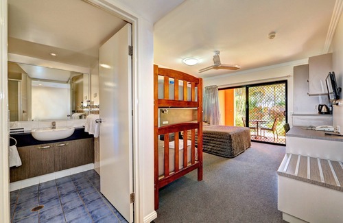 Bargara Hotel | Kacys Bargara Beach Motel