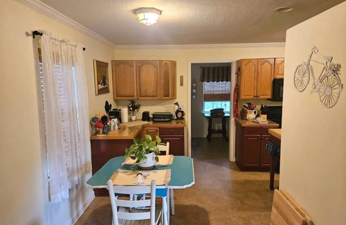 St. Marys House | KaiCozyCottage/Saltwater Pool/Walk to Ferry/Pets ok/Fenced In Yardn