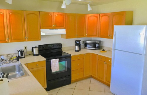 Coconut Grove House | Kailua, vaulted ceiling, Office , yard, carport, BBQ, 15 min walk to beach