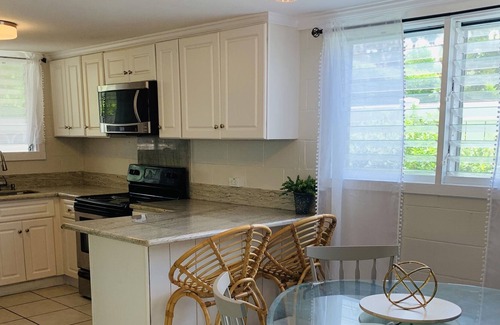 Coconut Grove Cottage | Kaimana Cottage - Walking Distance to beach!