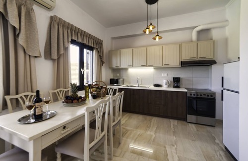 Panormos House | Kallisti, luxurious house,100m from great beach, traditional shops and tavernas!
