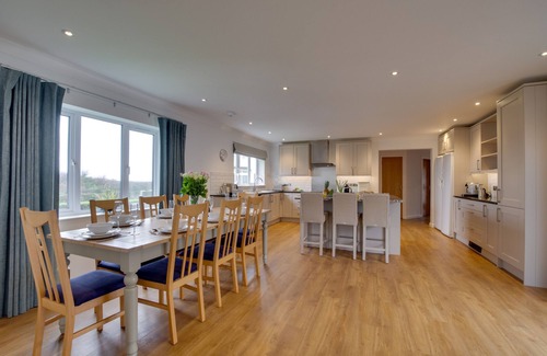 Constantine Bay House | Kalundu - Four Bedroom House, Sleeps 8