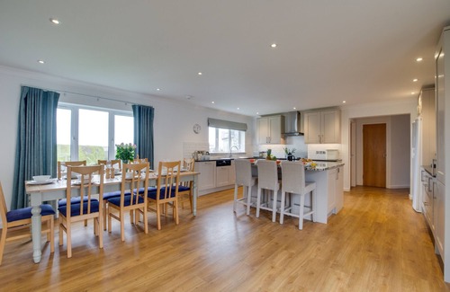 Constantine Bay House | Kalundu - Four Bedroom House, Sleeps 8