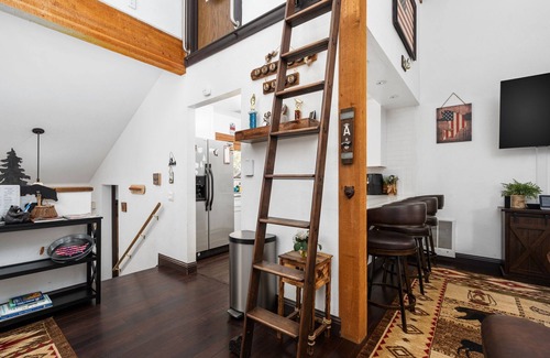 Shaver Lake Condo | Kamp Kokanee-cute & cozy condo 5 mins from town & the lake!