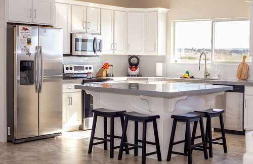 Kanab House | Kanab 4BR Retreat | Stunning Red Rock Views, Stargazing, Family & Pet Friendly