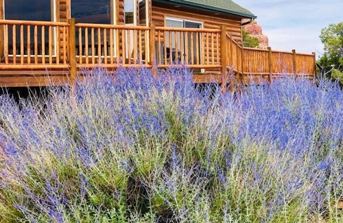 Kanab House | Kanab Luxury Log Home, Hidden Treasure w/60 Acres!
