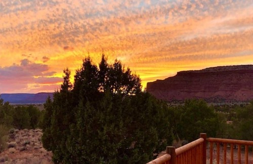 Kanab House | Kanab Luxury Log Home, Hidden Treasure w/60 Acres!