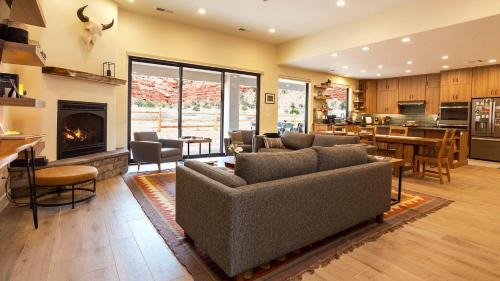 Kanab House | Kanab Oasis Luxury Family Home with Rooftop Deck