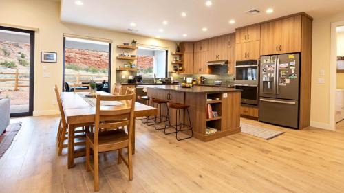 Kanab House | Kanab Oasis Luxury Family Home with Rooftop Deck
