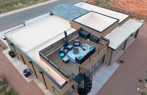 Kanab House | Kanab Villa Oasis New luxury home in upscale neighborhood with rooftop deck