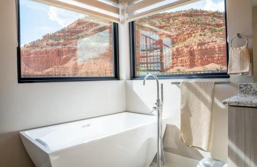 Kanab House | Kanab Villa Oasis New luxury home in upscale neighborhood with rooftop deck