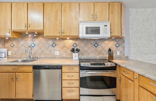 Maalaea Condo | Kanai A Nalu 416 Oceanfront 2 bedroom Overlooking South Maui Ocean