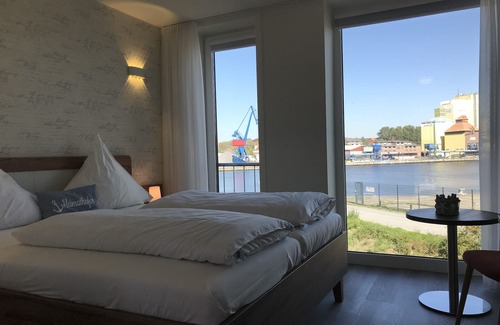 Osterronfeld Hotel | Kanal-Haus Das Gästehaus direkt am NOK