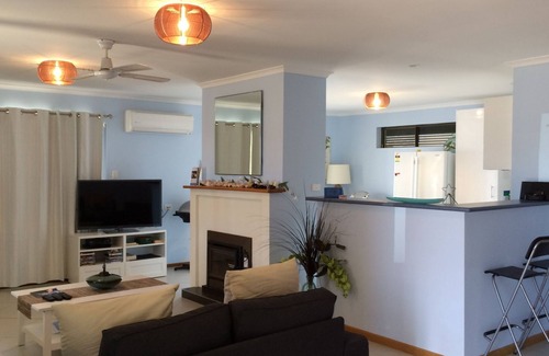 Kingscote Apartment | Kangaroo Island Salt Air Apartment 1