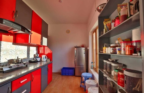 Leh Hotel | Kangseng House