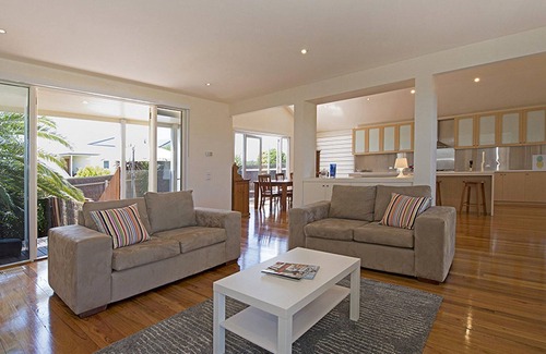 Sorrento House | KaniCoast - Contemporary Sorrento holiday house