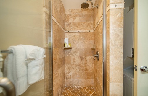 Napili Villa | Kapalua 1 Bedroom Golf Villas Partial Ocean View