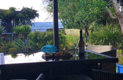 Holdens Bay Cottage | Kapowai Cottage retreat