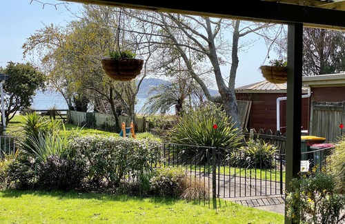 Holdens Bay Cottage | Kapowai Cottage retreat