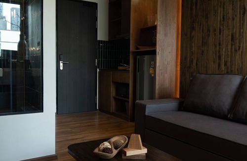 Khlong Tan Bed & Breakfast | Karaarom Hotel