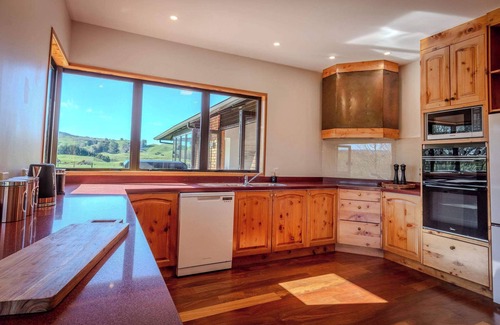 Ngakuru House | Karapiti Lodge - Stunning Rural Getaway