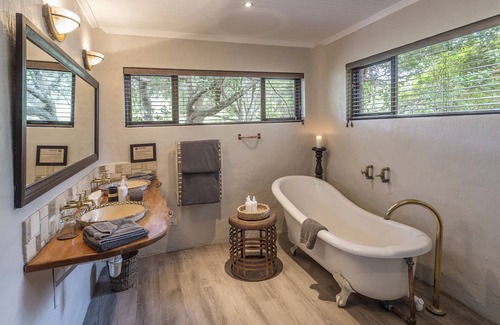 Kenton on Sea Cabin | Kariega Game Reserve - River Lodge