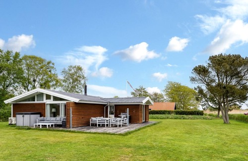 Nordstrand House | "Karin" - 300m from the sea by Interhome