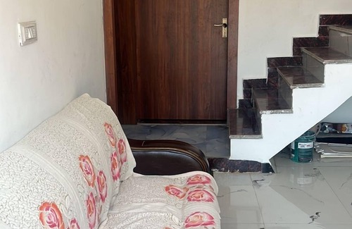Khajuraho Hotel | Karma Hostel