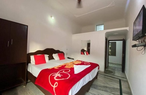 Khajuraho Hotel | Karma Hostel