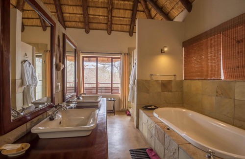 Maruleng Cabin | Karongwe- Shiduli Safari Lodge
