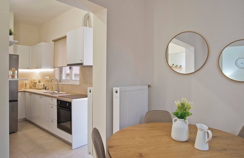 Neos Kosmos Apartment | Kary's Acropolis View Luxury 2BR, 2 BA, Jacuzzi