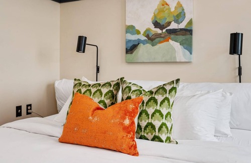 East Liberty Apartment | Kasa | Comfy Studio, Nearby Bakery Square | The Maverick