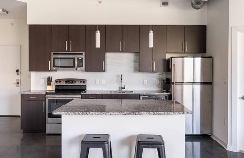 Del Ray Apartment | Kasa Modern 2 BD Free Parking Alexandria