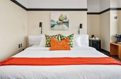 East Liberty Apartment | Kasa | Unique Studio, Explore Bakery Square | The Maverick