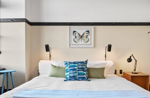 East Liberty Apartment | Kasa | Uniquely Designed Suite Near Carnegie Museum | The Maverick