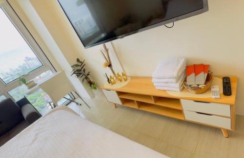 Ugong Apartment | Kasara De Ulap BEST Staycation - 25th Floor City View - Pool & Fast Wi-Fi
