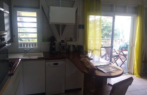 Rifflet Apartment | Katalo plage, duplex tortue Caret. les pieds dans l'eau. deshaies