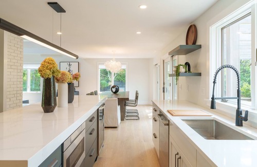 Katama House | KATAMA: COMPLETELY RENOVATED WITH HEATED POOL + HOT TUB