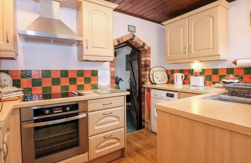 King's Lynn Cottage | KATHY'S COTTAGE, pet friendly, with a garden in King's Lynn
