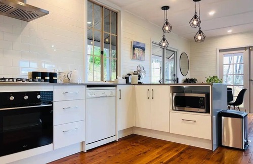 Sydney House | Katoomba Hideaway - Blue Mountains Modern Getaway