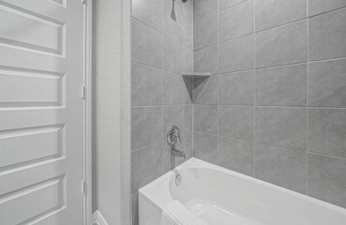 Katy House | Katy Vibes With Jacuzzi, Elegant and Peaceful 3BR