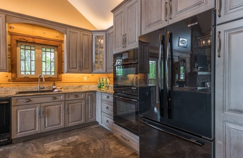 Trent Lakes Cottage | Kawartha Year Round Log Home! Direct Waterfront w/Sauna on the Snowmobile Trails