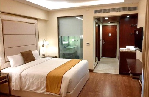 Maduravoyal Hotel | KAY-EM Spectra Hotel