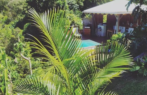Le Marin Cottage | Kay pirina: romantic lodge with pool and sea view