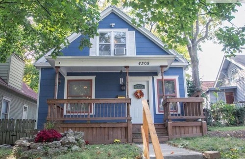 Kansas City House | KC Bungalow, near Plaza & Westport